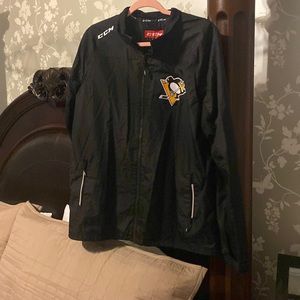 Pittsburgh Penguins light weight jacket size large